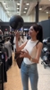 好身材！周玲安：已经到纽约了 去逛逛马刺的球迷商店🏀