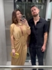若日尼奥老婆这身材真是绝了~难怪老公在旁边笑得合不拢嘴！